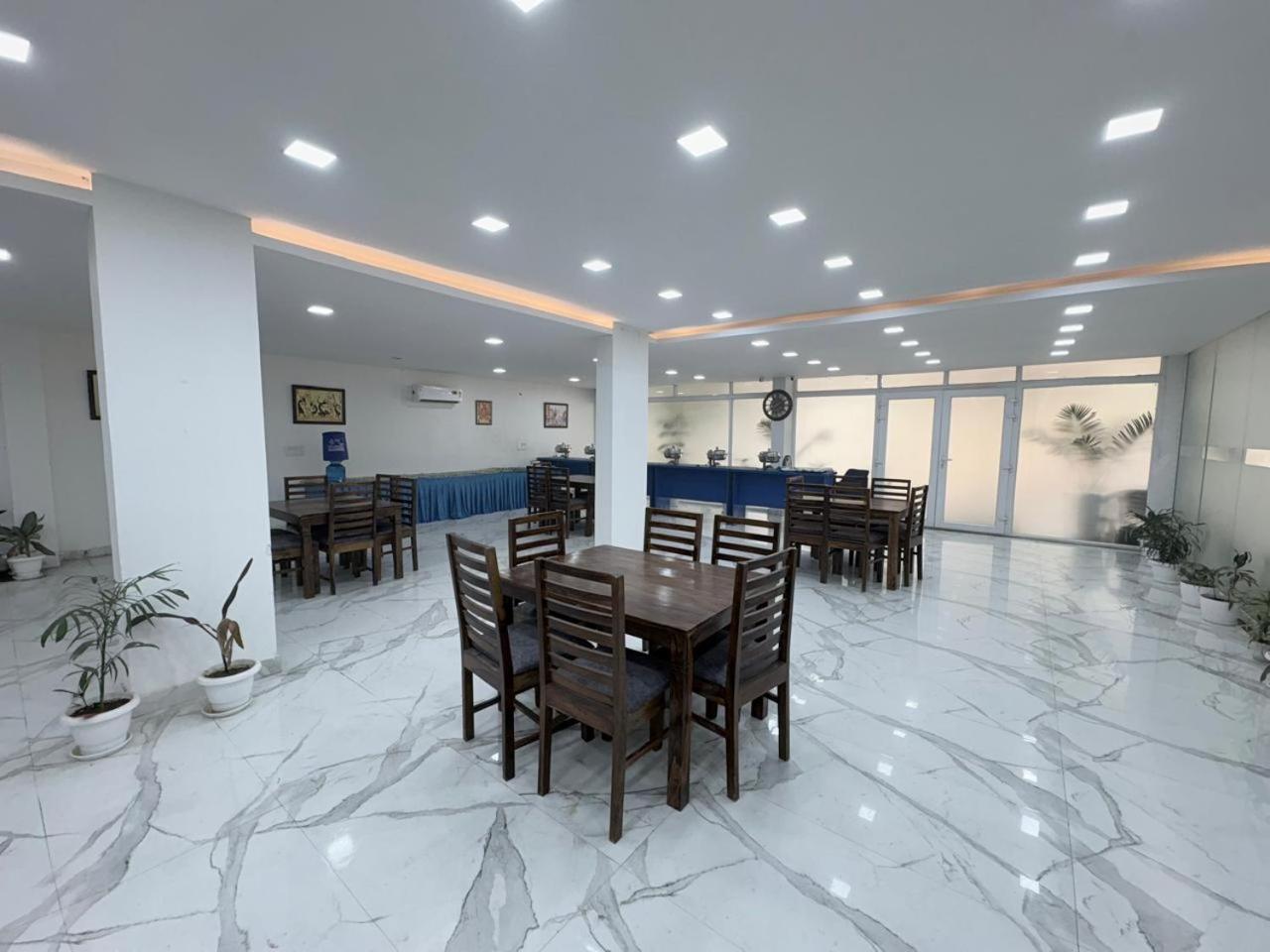 Pacific Inn Eco Central Γκουργκάον Εξωτερικό φωτογραφία