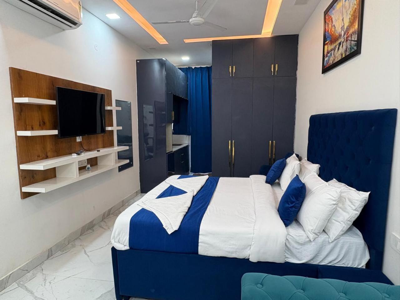 Pacific Inn Eco Central Γκουργκάον Εξωτερικό φωτογραφία