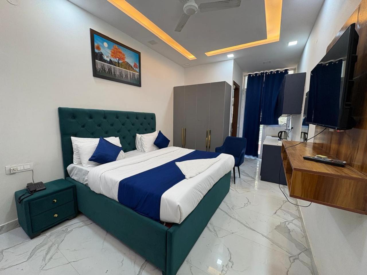Pacific Inn Eco Central Γκουργκάον Εξωτερικό φωτογραφία