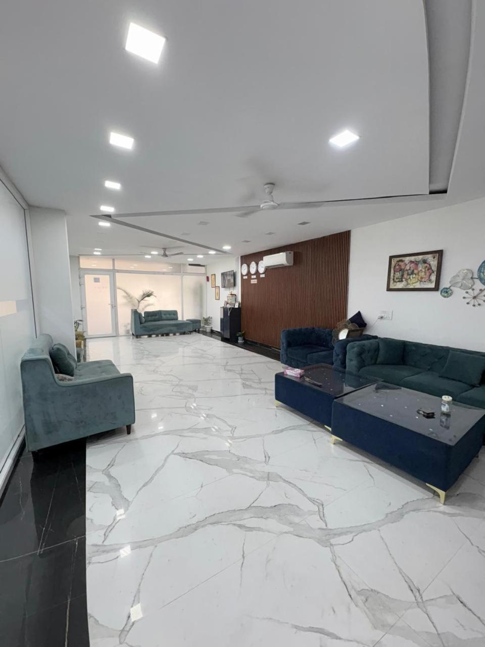 Pacific Inn Eco Central Γκουργκάον Εξωτερικό φωτογραφία