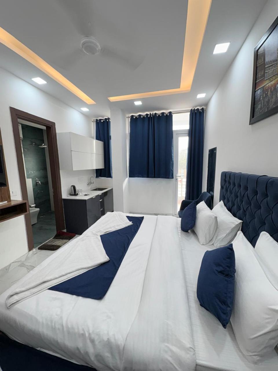 Pacific Inn Eco Central Γκουργκάον Εξωτερικό φωτογραφία