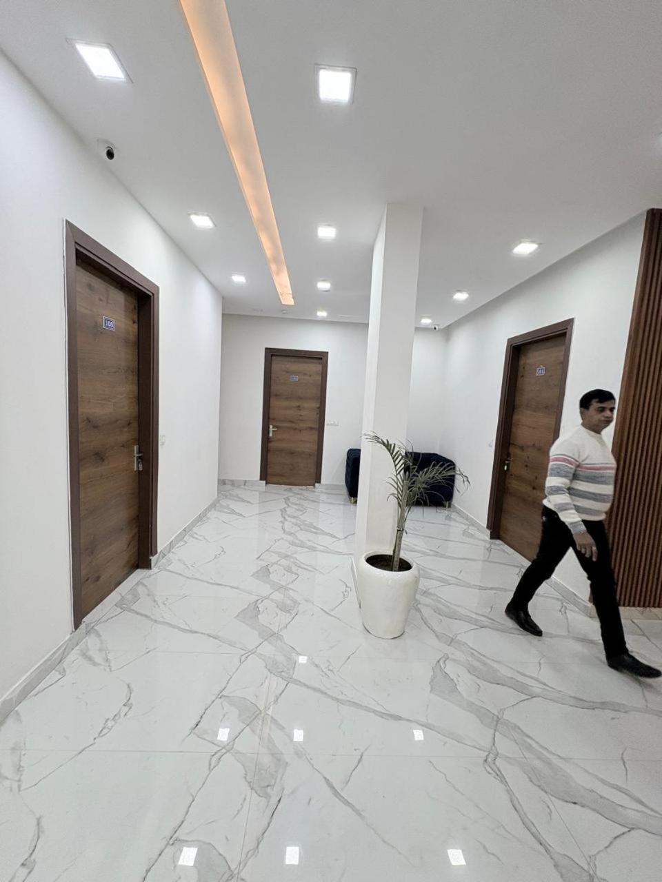 Pacific Inn Eco Central Γκουργκάον Εξωτερικό φωτογραφία