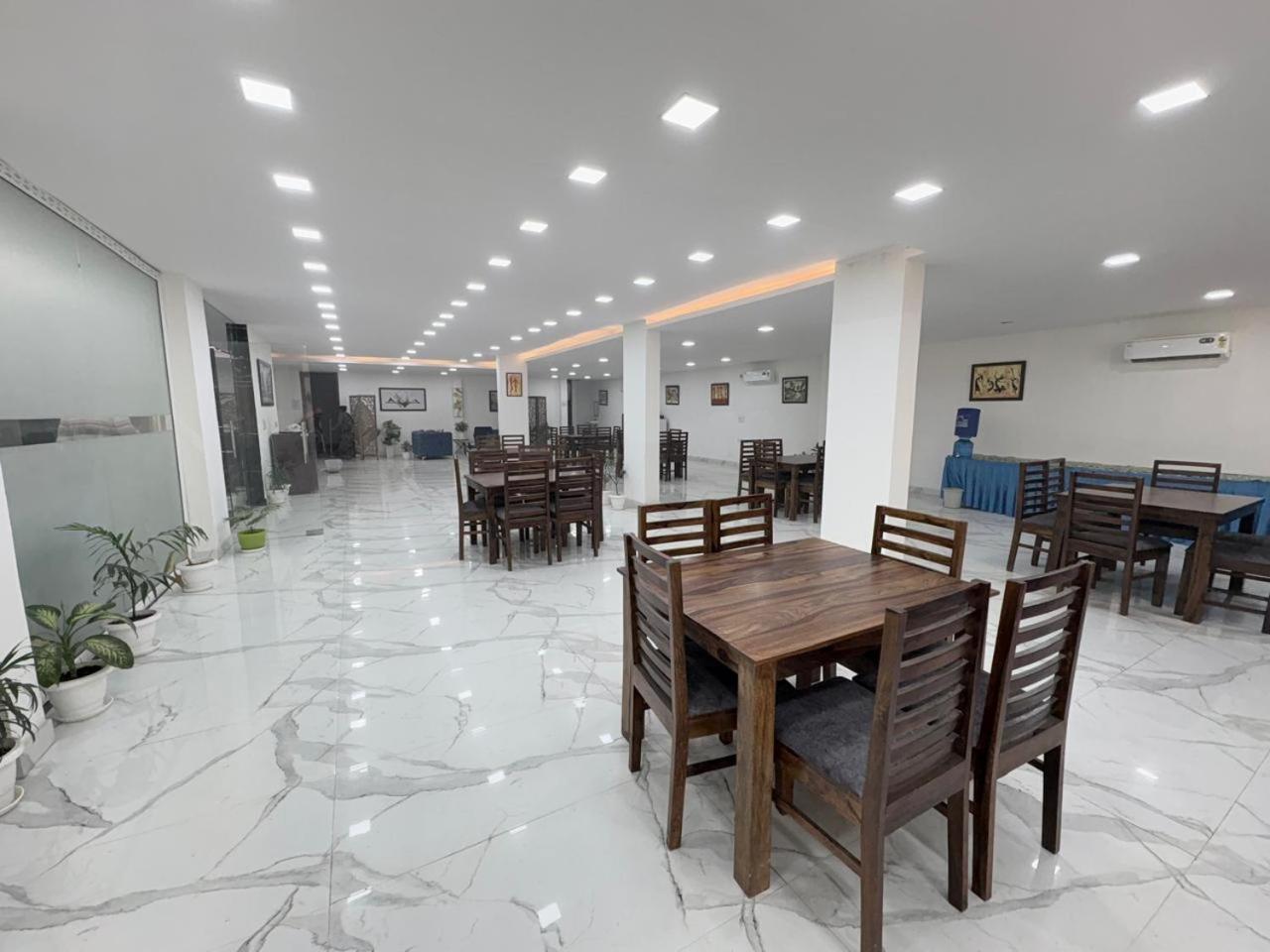 Pacific Inn Eco Central Γκουργκάον Εξωτερικό φωτογραφία