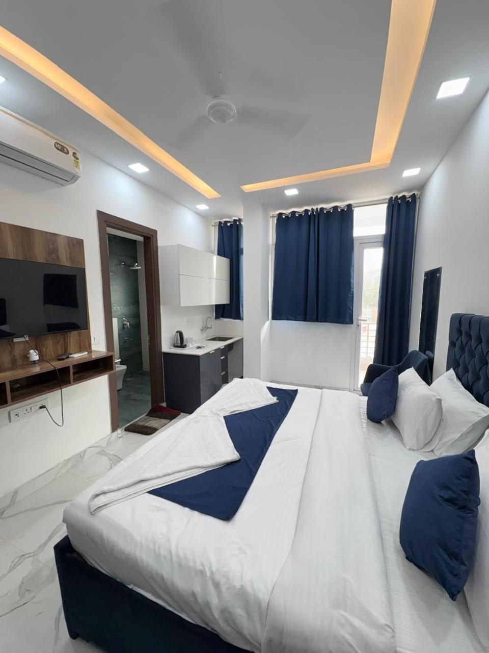 Pacific Inn Eco Central Γκουργκάον Εξωτερικό φωτογραφία