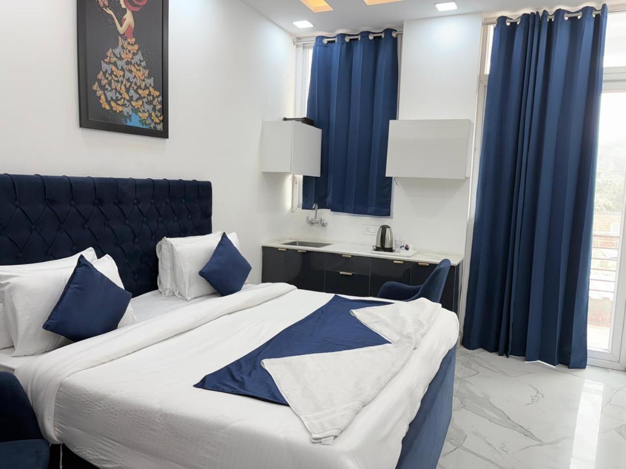Pacific Inn Eco Central Γκουργκάον Εξωτερικό φωτογραφία