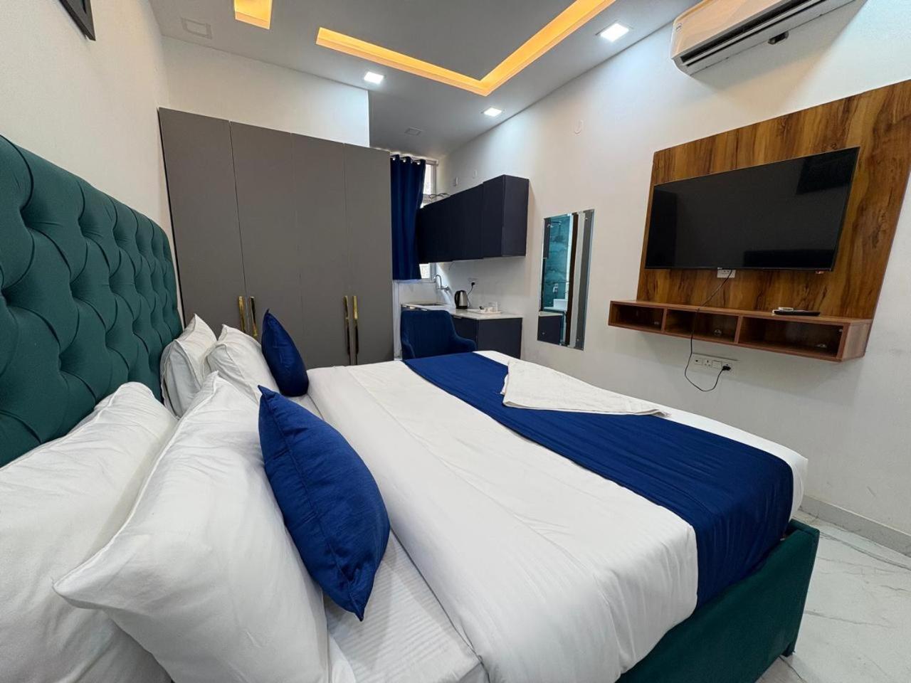 Pacific Inn Eco Central Γκουργκάον Εξωτερικό φωτογραφία