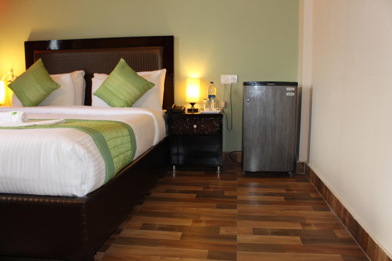 Pacific Inn Eco Central Γκουργκάον Εξωτερικό φωτογραφία