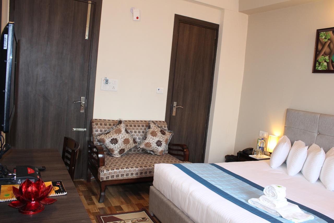 Pacific Inn Eco Central Γκουργκάον Εξωτερικό φωτογραφία